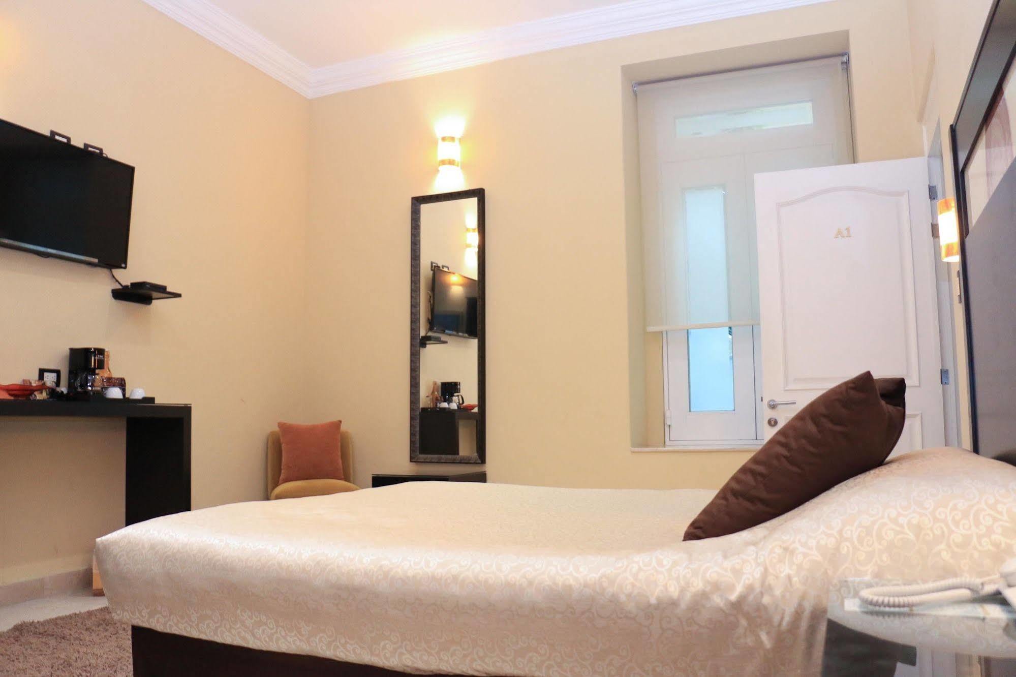 Nueva Luna Boutique Hotel